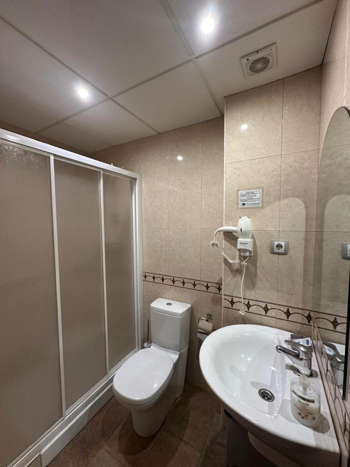 Hostal Venecia Monzon Ngoại thất bức ảnh