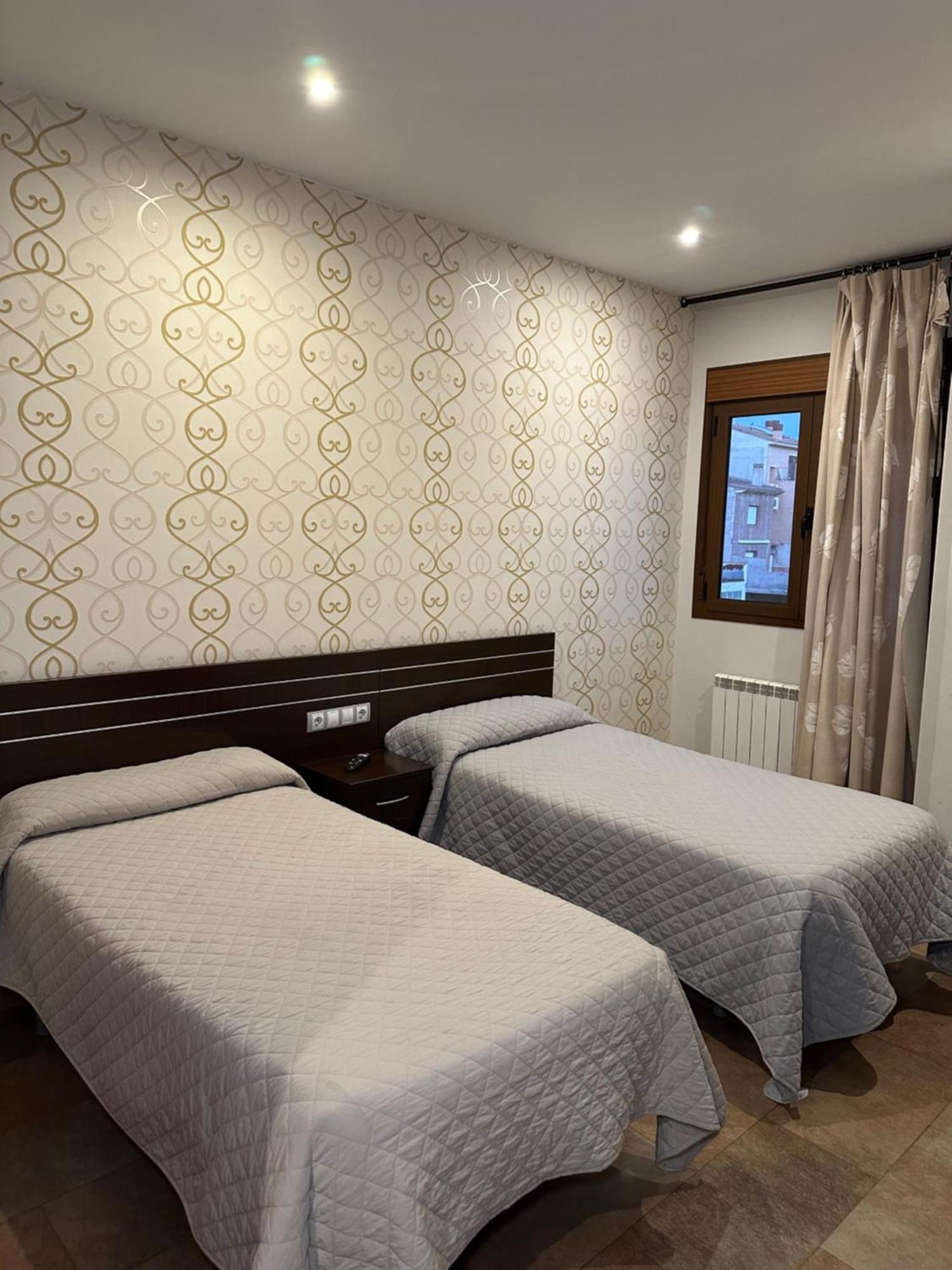 Hostal Venecia Monzon Ngoại thất bức ảnh