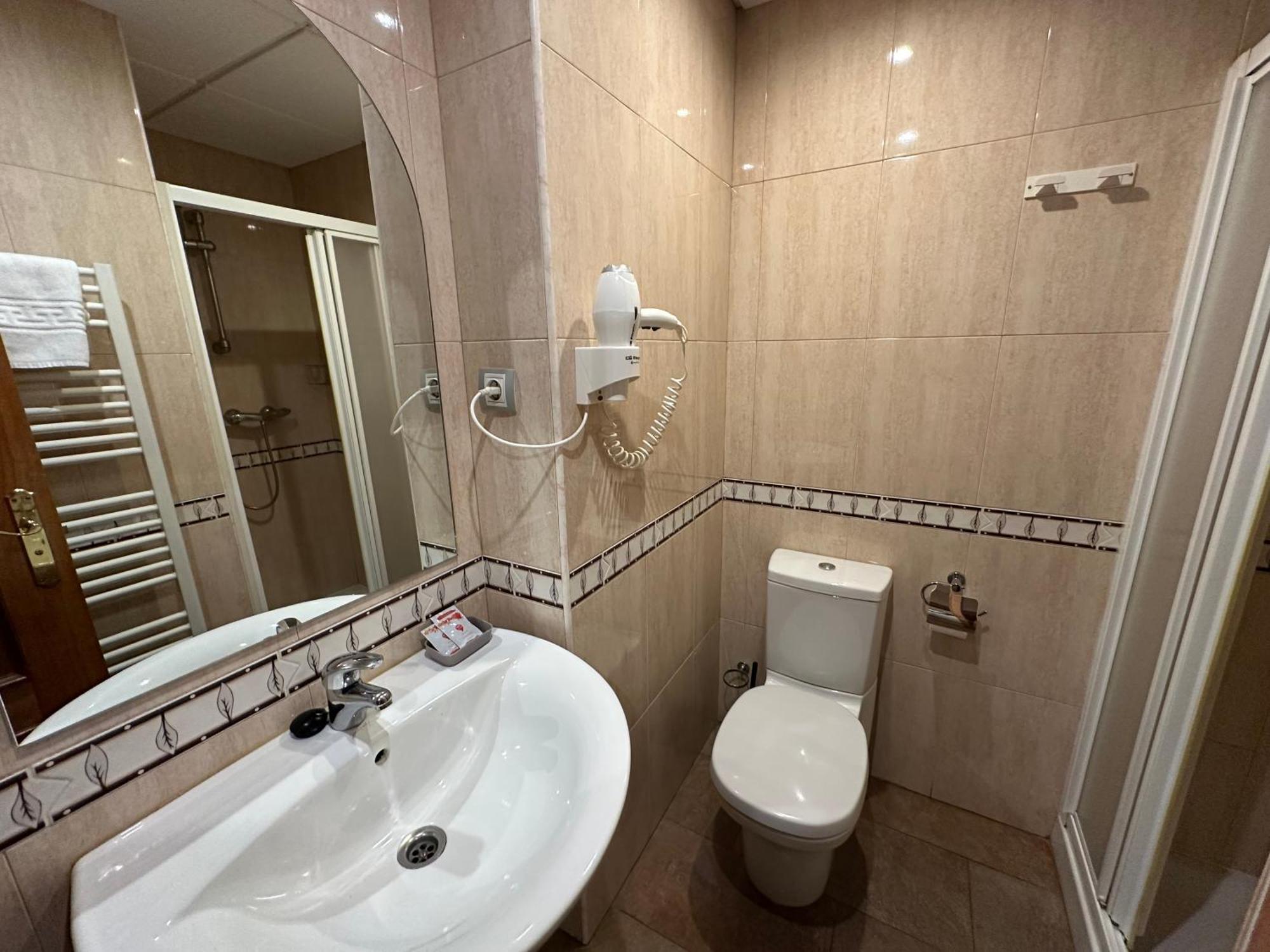 Hostal Venecia Monzon Ngoại thất bức ảnh